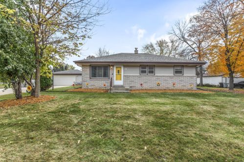 7813 Bradley Rd, Milwaukee, WI 53223-3227