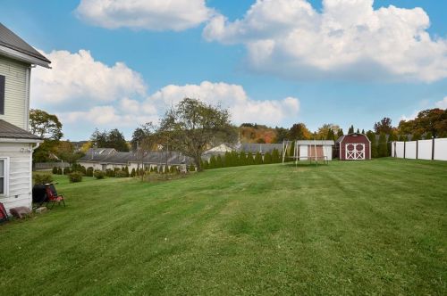 701 Autumn Dr, Somerset, PA 15501-1007