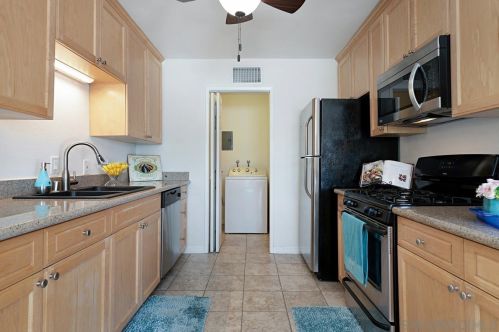 1124 Madera Ln, Vista, CA 92084-3442