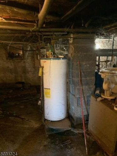 650 Rdg Rd, West Milford Lakes NJ  07480-2070 exterior