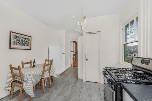 4 Wallace Pl, White Plains NY  10606-3211 exterior