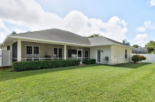 3966 9th Ln, Vero Beach FL  32960-6123 exterior