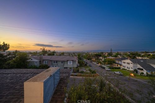 513 Dianthus St, Manhattan Beach CA  90266-6720 exterior