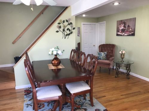 415 Venetian Blvd, North Lindenhurst, NY 11757-6328