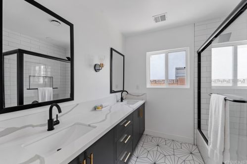 12432 La Maida St, North Hollywood CA  91607-3507 exterior