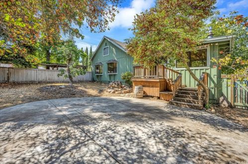 490 5th St, Lakeport, CA 95453-4622