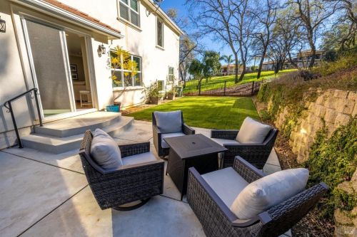 2054 Zinfandel Ct, Vacaville CA  95688-2829 exterior