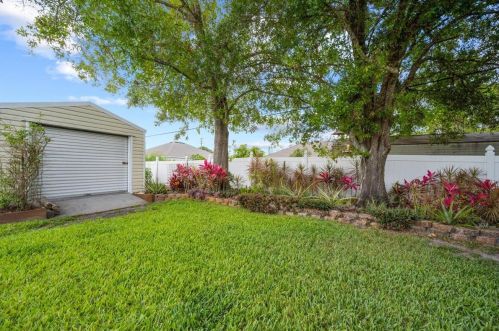 107 Hawthorne Cir, Fort Pierce FL 34953-3524 exterior