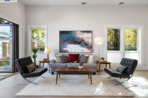 5926 Dover St, Oakland CA  94609-1426 exterior