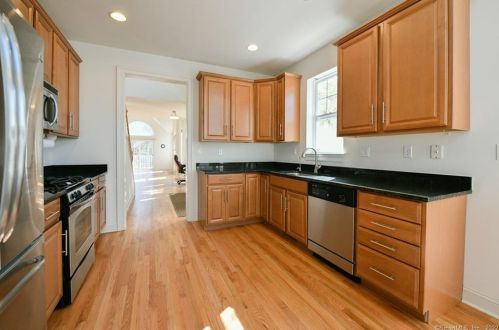 32 Ridgewood Dr, Waterbury, CT 06762-2943