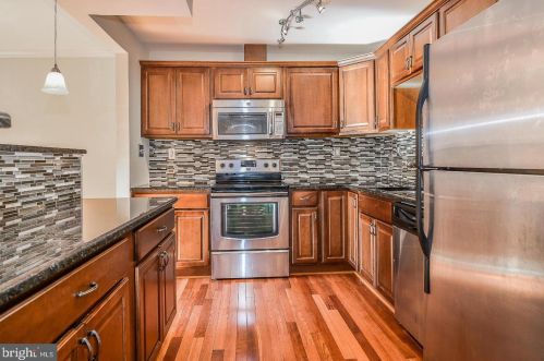 6047 Forrest Hollow Ln, Springfield VA  22152-1431 exterior