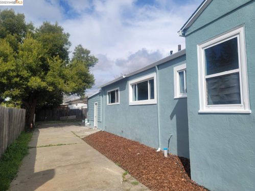 2215 88th Ave, Oakland CA  94605-3923 exterior