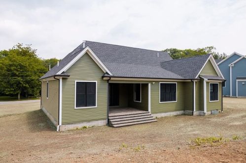 10 Woodward Rd, Lincoln RI  02865-4917 exterior