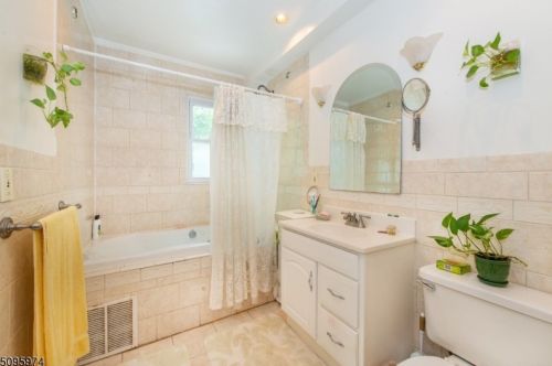 29 Glenwood Ave, Bloomfield NJ  07003-2202 exterior