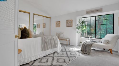 2101 Henry Ave, Pinole CA  94564-1771 exterior