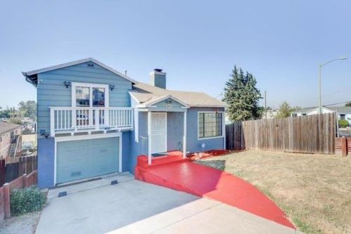 8215 Golf Links Rd, Oakland, CA 94605-3536