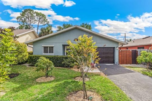 828 102nd Ave, Naples, FL 34108-3215