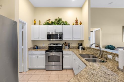 4785 49th Ave, Vero Beach, FL 32967-0997