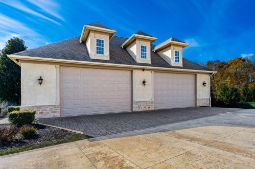 4176 Ashbury Dr, Carroll OH  43112-9418 exterior