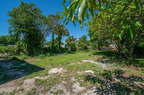 1121 Summit Blvd, West Palm Beach FL  33405-3031 exterior