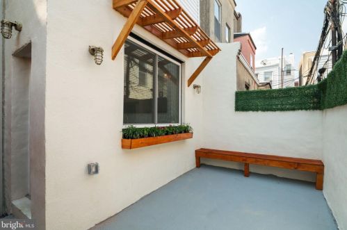 1613 15th St, Philadelphia PA  19121-3401 exterior