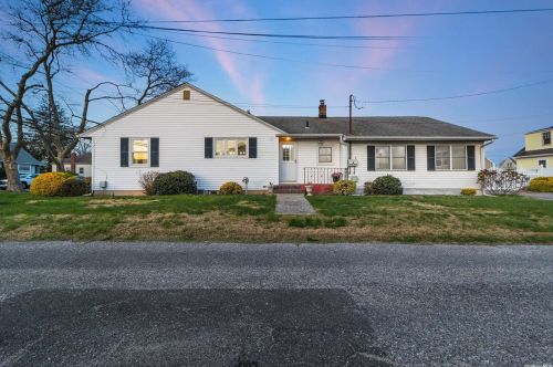 131 Liberty Ave, North Lindenhurst, NY 11757-4745