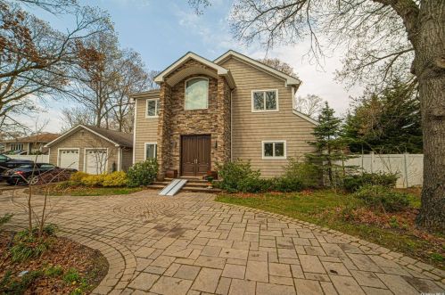 13 Bay Shore Rd, Bayshore, NY 11706-3604