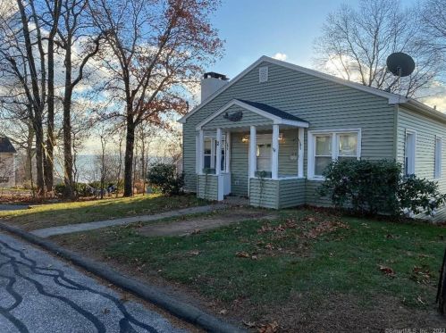 2 Bayview Rd, Niantic, CT 06357-2002