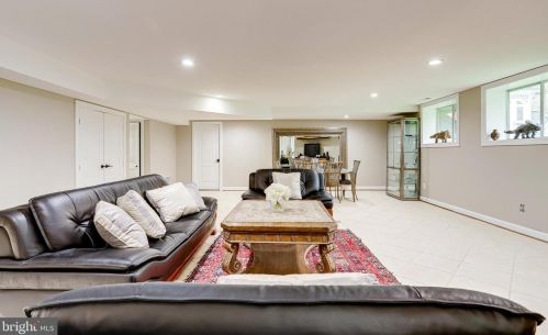 10108 Nedra Dr, Great Falls VA  22066-2835 exterior