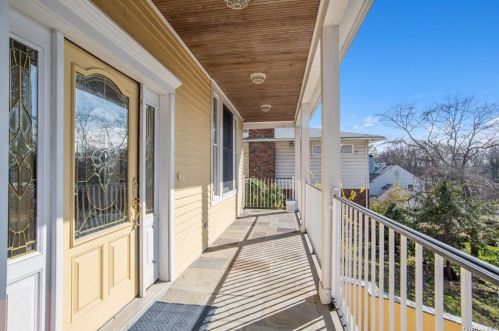 624 Timpson St, New Rochelle, NY 10803-2632