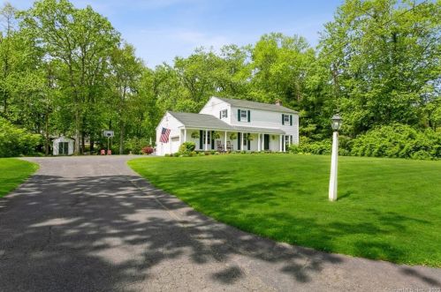 10 Elmcrest Dr, Danbury, CT 06811-4213
