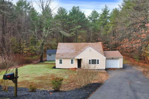 12 Bartlett St, Newton, NH 03858-3505