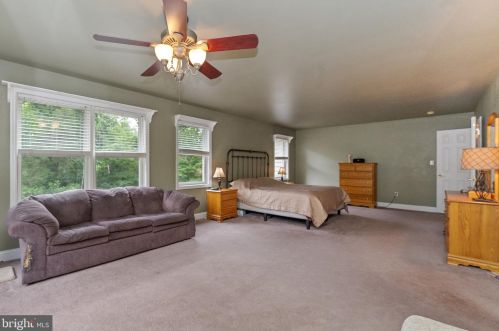 185 Clover Ln, Perkiomenville PA  18074-9485 exterior