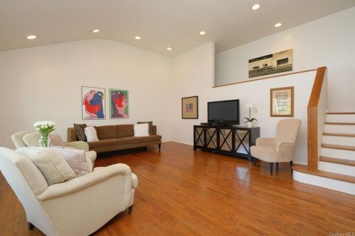 3 Charlotte Ln, Scarsdale, NY 10583-6519
