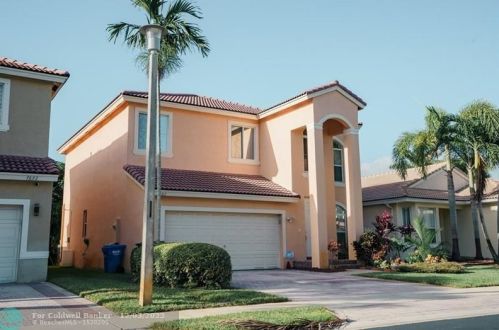 7682 19th St, Hollywood FL  33024-3633 exterior