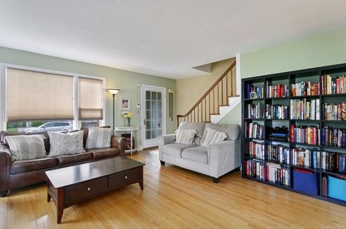 82 Linden Ave, New Rochelle, NY 10803-1029