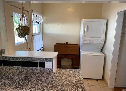 617 Jones St, Ukiah CA  95482-5313 exterior