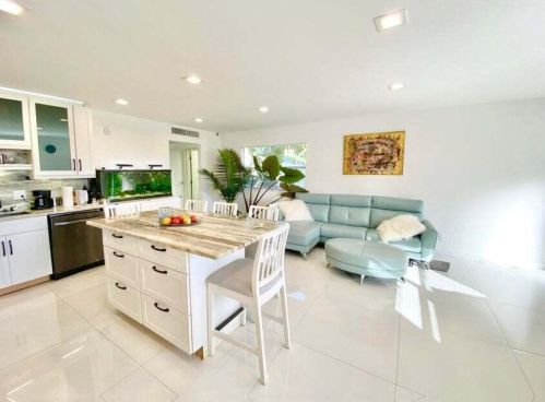 115 Seville D, Delray Beach FL  33446-2130 exterior