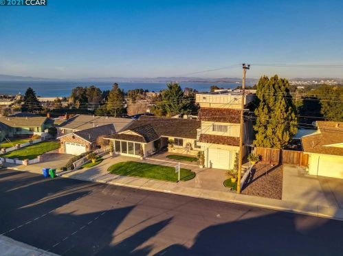 1090 Amend St, Pinole, CA 94564-2506