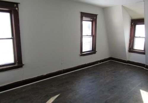 918 4th St, Montevideo MN 56265-1027 exterior