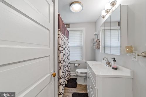 308 Colonial Ave, West Deptford NJ  08096-1010 exterior