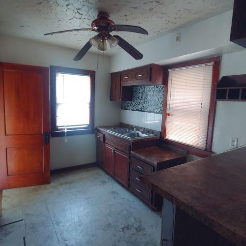 4212 Auer Ave, Milwaukee, WI 53216-3505