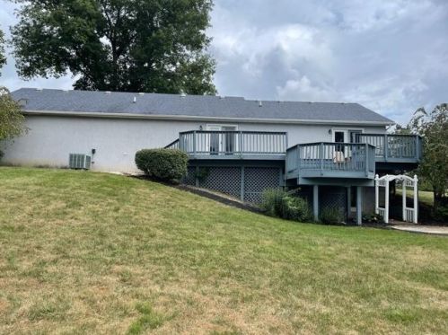 2310 Chickasaw Dr, London OH  43140-9014 exterior