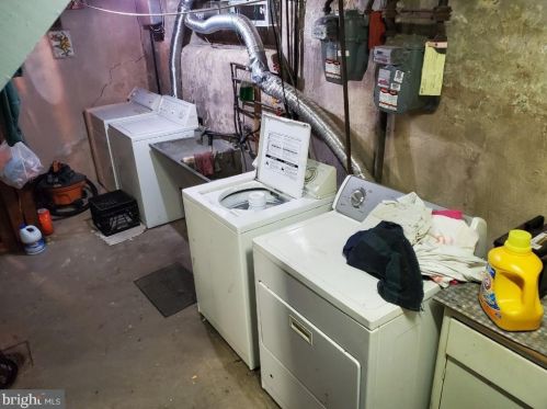 7233 Erdrick St, Philadelphia PA 19135-1014 exterior