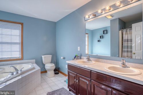 411 Mannering Dr, Dover DE  19901-5409 exterior