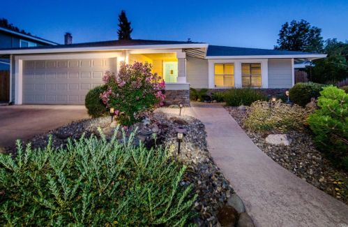 130 Salinas Dr, Vacaville, CA 95688-2429