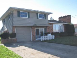 1453 Fahlander Dr, Columbus, OH 43229-5155