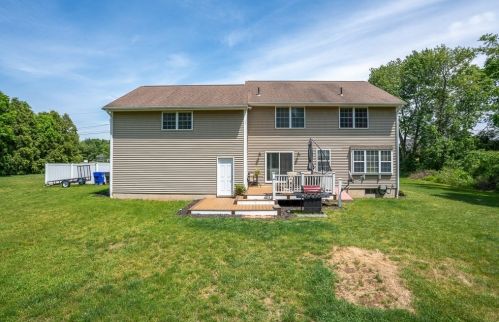 27 Pease Rd, East Windsor CT  06016-9002 exterior