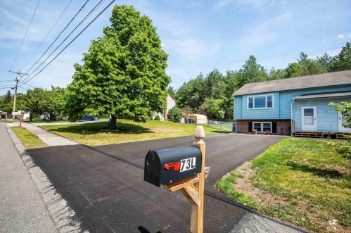 73 Derryfield Rd, Derry NH  03038-7249 exterior