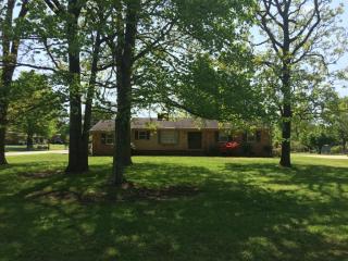 2704 White Oak Dr, Burlington, NC 27215-8899